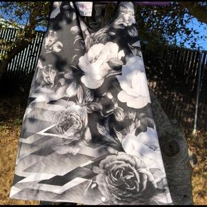 BLACK AND WHITE WORKOUT TOP